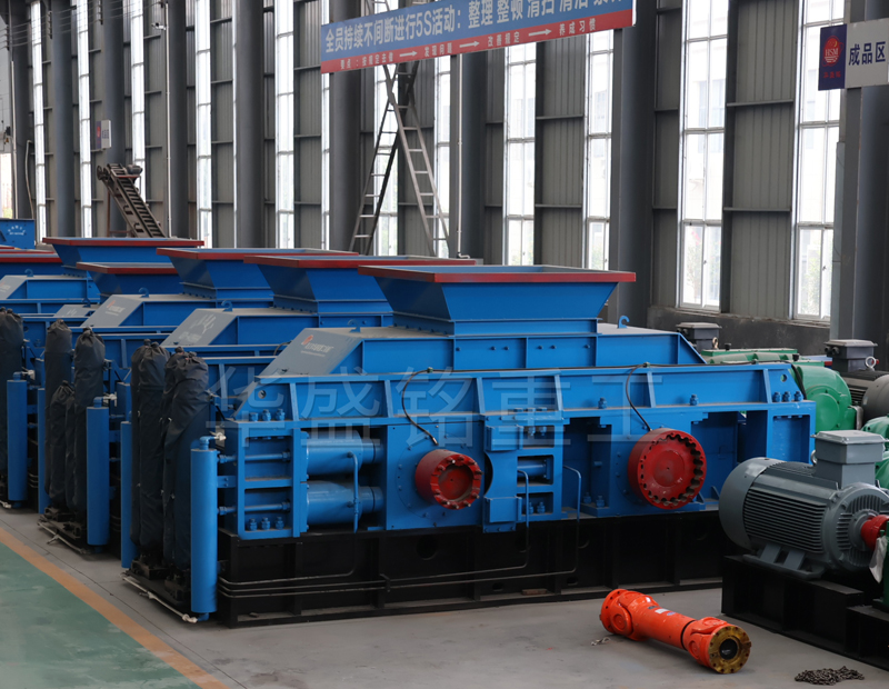 玄武巖對(duì)輥制砂機(jī)多少錢(qián)？與傳統(tǒng)破碎機(jī)區(qū)別？
