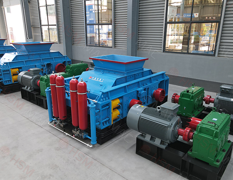 輝綠巖太硬難制砂？對(duì)輥制砂機(jī)輥皮耐磨，專破硬料產(chǎn)量穩(wěn)